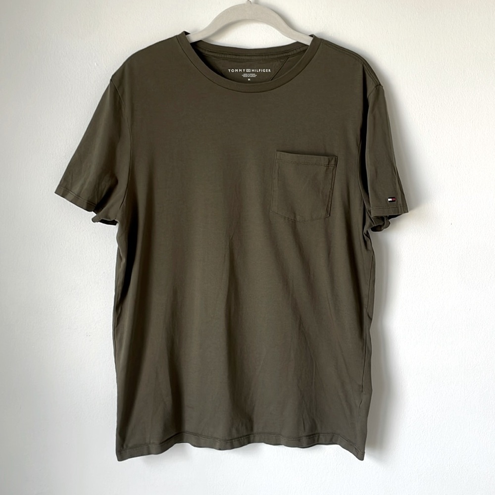 Men’s Tommy Hilfiger Short Sleeve V-Neck T-Shirt in Olive Green - Size: M